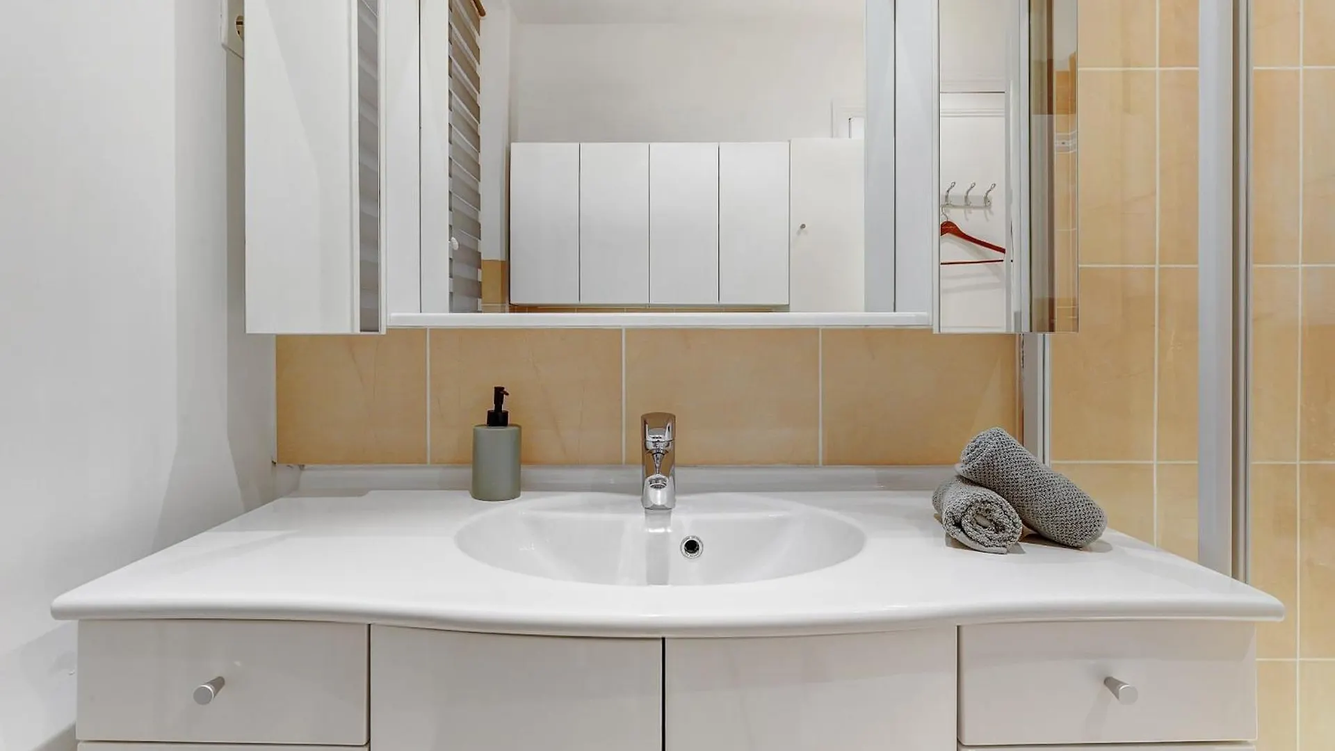 Historic Montparnasse & Jardin Atlantique - Cityapartmentstay باريس شقة
