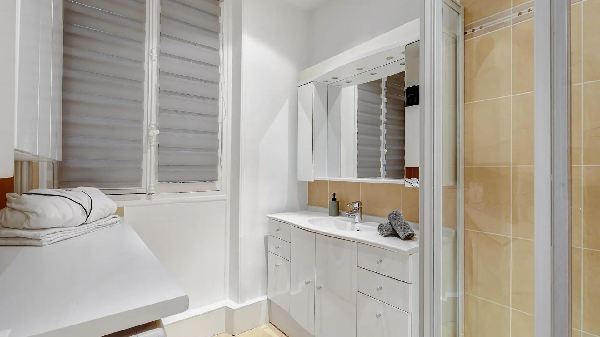 Historic Montparnasse & Jardin Atlantique - Cityapartmentstay Paris Apartment